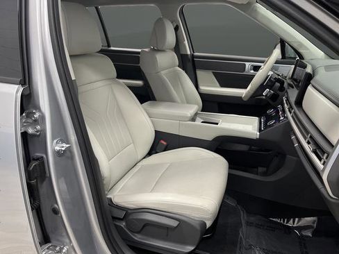 Used 2025 Hyundai Santa Fe SEL image 9