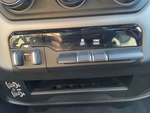 Used 2024 RAM 2500 Big Horn w/ Bed Utility Group image 35