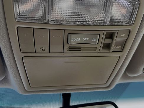 Used 2011 Toyota Camry XLE w/ SE/XLE Extra-Value Pkg image 22