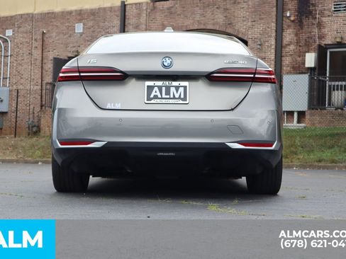 Used 2024 BMW i5 eDrive40i w/ Convenience Package image 7