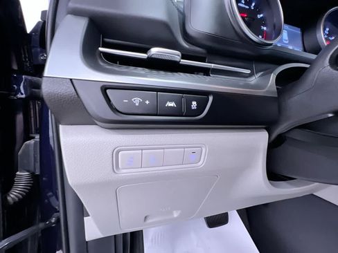Used 2024 Kia Carnival LX FWD image 16