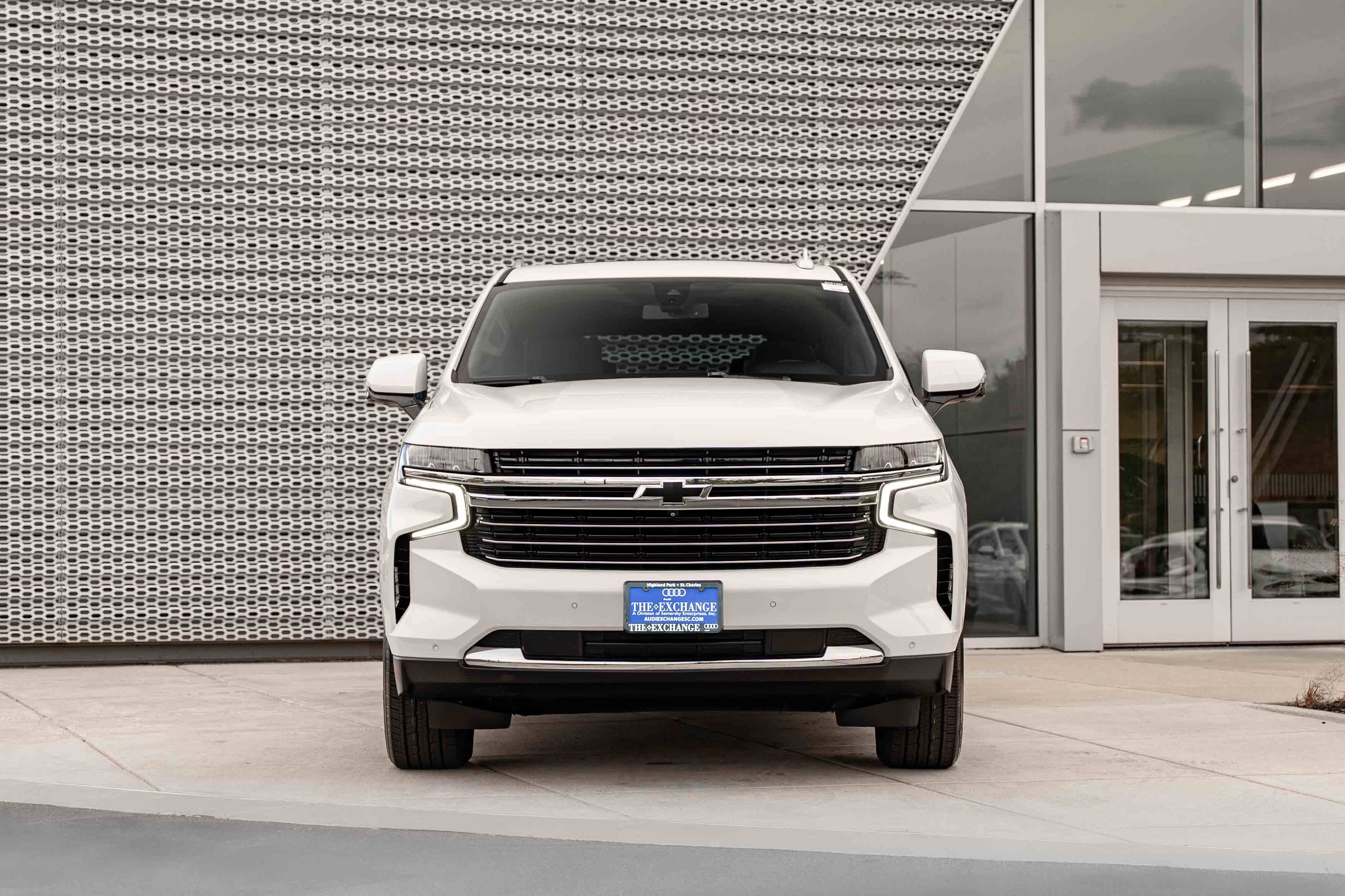 Used 2022 Chevrolet Suburban LT w/ LT Signature Package AWD/4WD image 39