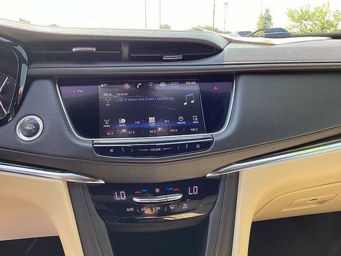 Used 2018 Cadillac XT5 FWD image 12