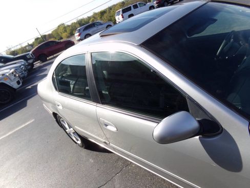 Used 2003 INFINITI I35 w/ Sunroof & Sunshade Pkg image 41