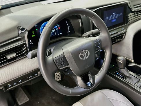 Used 2025 Toyota Camry SE FWD image 18