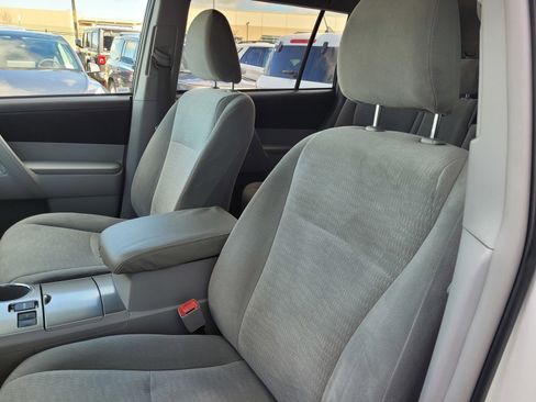 Used 2012 Toyota Highlander FWD w/ Tech Pkg image 22
