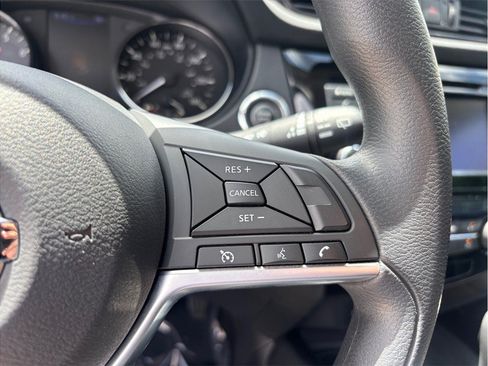 Used 2020 Nissan Rogue Sport SV FWD image 24