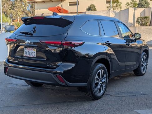 Used 2024 Toyota Highlander XLE image 14