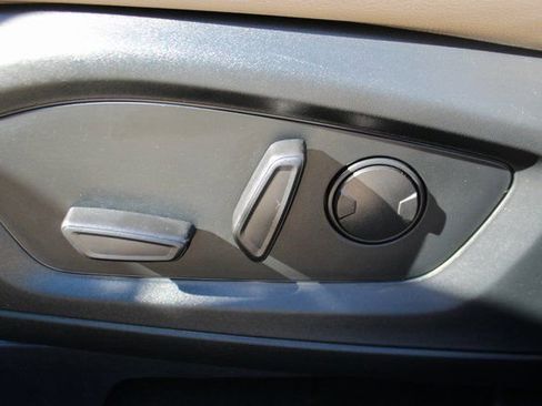 Used 2023 Ford Explorer Limited image 10