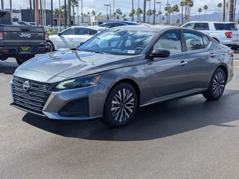 Used 2024 Nissan Altima 2.5 SV image 5