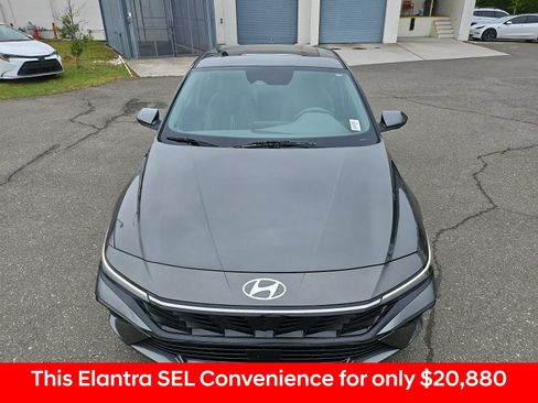 Used 2025 Hyundai Elantra SEL w/ Cargo Package FWD image 13