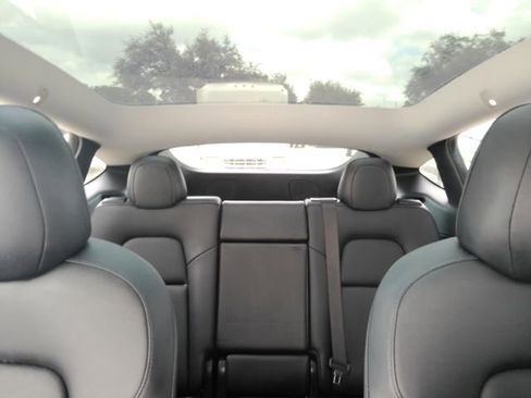 Used 2021 Tesla Model Y Long Range AWD/4WD image 34