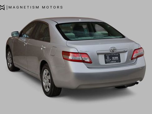 Used 2011 Toyota Camry LE image 9