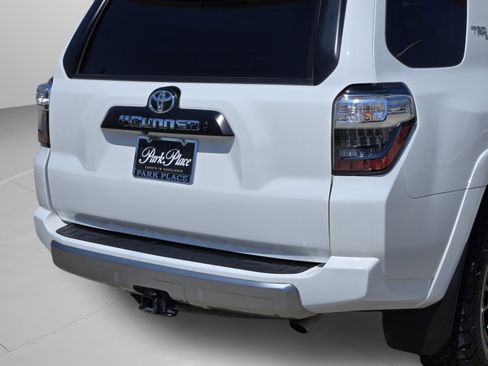 Used 2022 Toyota 4Runner TRD Off-Road AWD/4WD image 39