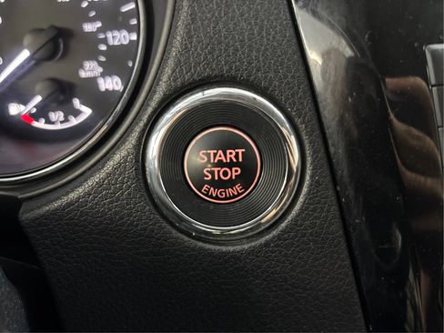 Used 2018 Nissan Rogue SV AWD/4WD image 36