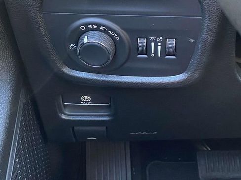 New 2025 Jeep Grand Cherokee Altitude image 28