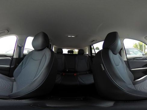 Used 2026 Volkswagen Tiguan SE FWD image 44