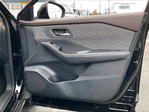 Used 2023 Nissan Rogue SV image 22