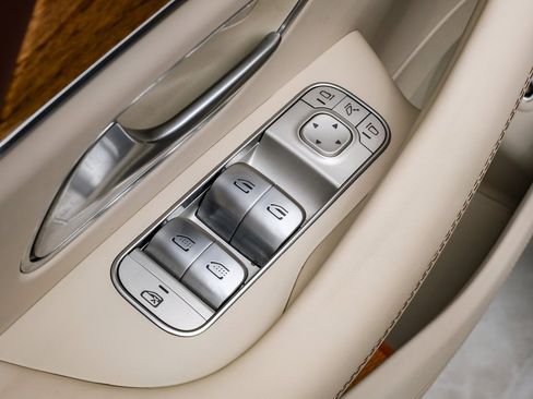 Used 2024 Mercedes-Benz Maybach GLS 600 4MATIC image 39