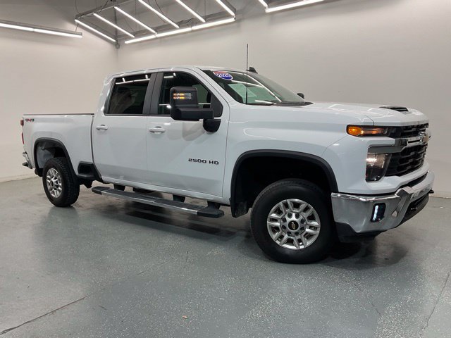Used 2025 Chevrolet Silverado 2500 LT w/ Convenience Package AWD/4WD image 1