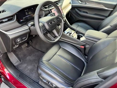 New 2025 Jeep Grand Cherokee Limited w/ Black Appearance Package image 19