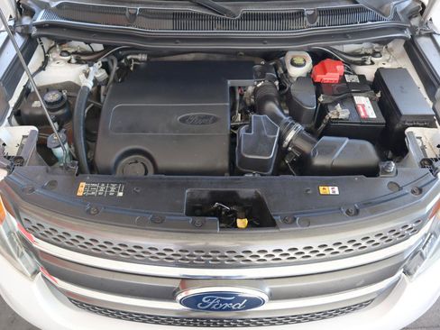 Used 2015 Ford Explorer XLT w/ Equipment Group 202B FWD image 12