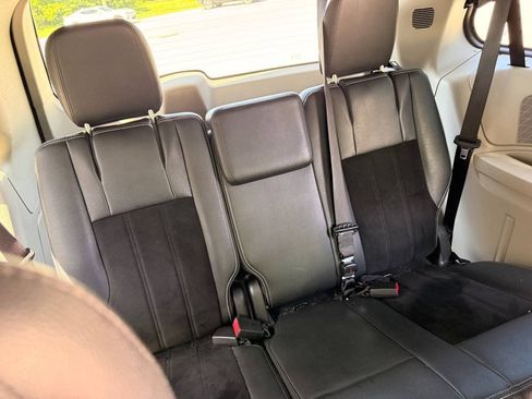 Used 2017 Dodge Grand Caravan SXT FWD image 12