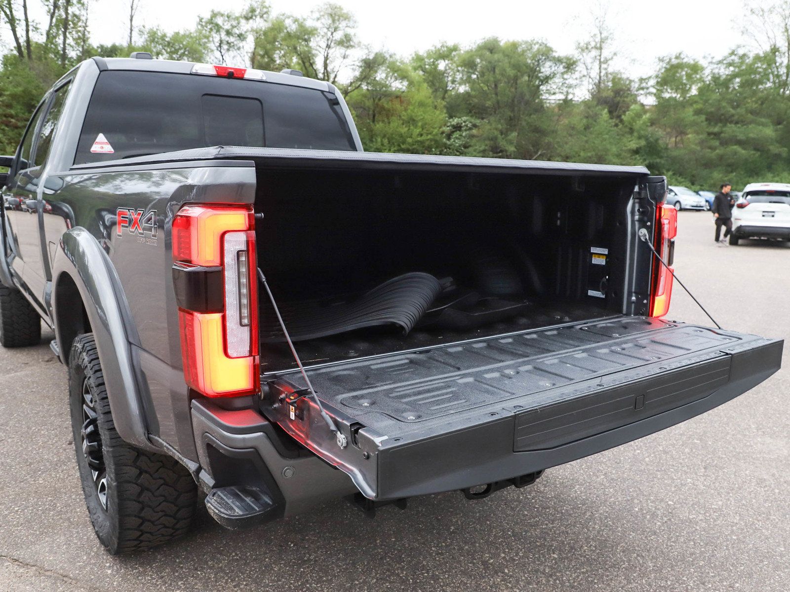 Used 2026 Ford F250 Platinum AWD/4WD image 9
