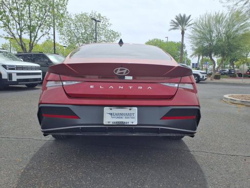 Used 2025 Hyundai Elantra SEL FWD image 5