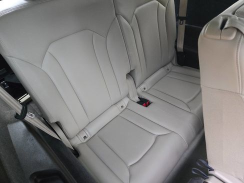 Used 2018 Audi Q7 3.0T Prestige image 21