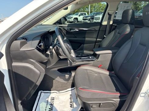 Certified 2023 Buick Envision Essence w/ Technology Package I AWD/4WD image 17