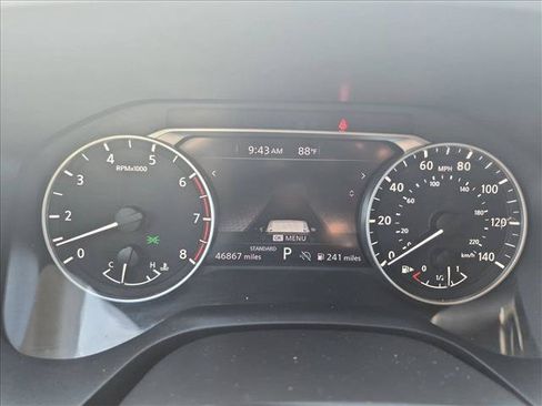 Used 2025 Nissan Rogue SV FWD image 11