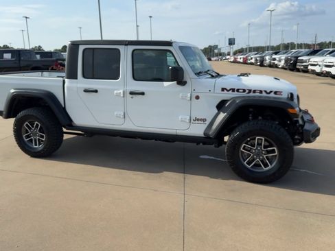 Used 2026 Jeep Gladiator Mojave AWD/4WD image 9