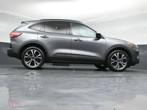 Certified 2022 Ford Escape SE w/ SE Sport Appearance Package AWD/4WD image 40