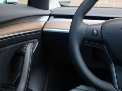 Used 2023 Tesla Model 3 Standard Range RWD image 32