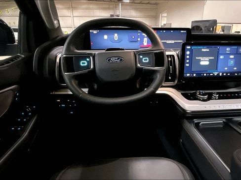 Certified 2025 Ford Expedition Max Active AWD/4WD image 5
