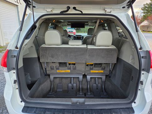 Used 2013 Toyota Sienna Limited image 6