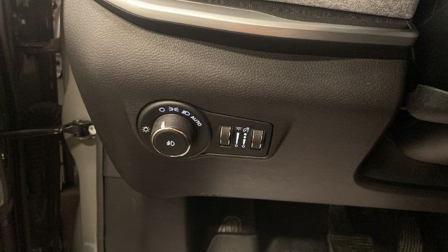 Used 2023 Jeep Compass Latitude w/ Sun and Sound Group AWD/4WD image 25