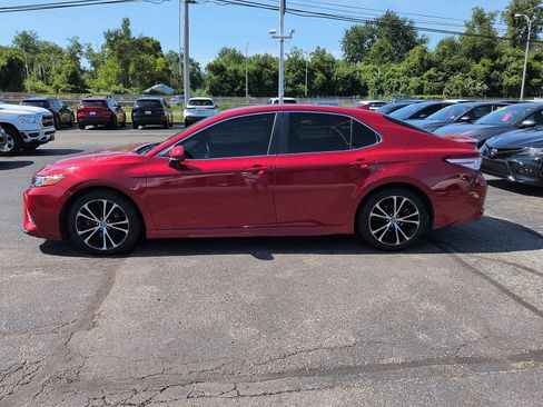 Used 2020 Toyota Camry SE FWD image 4