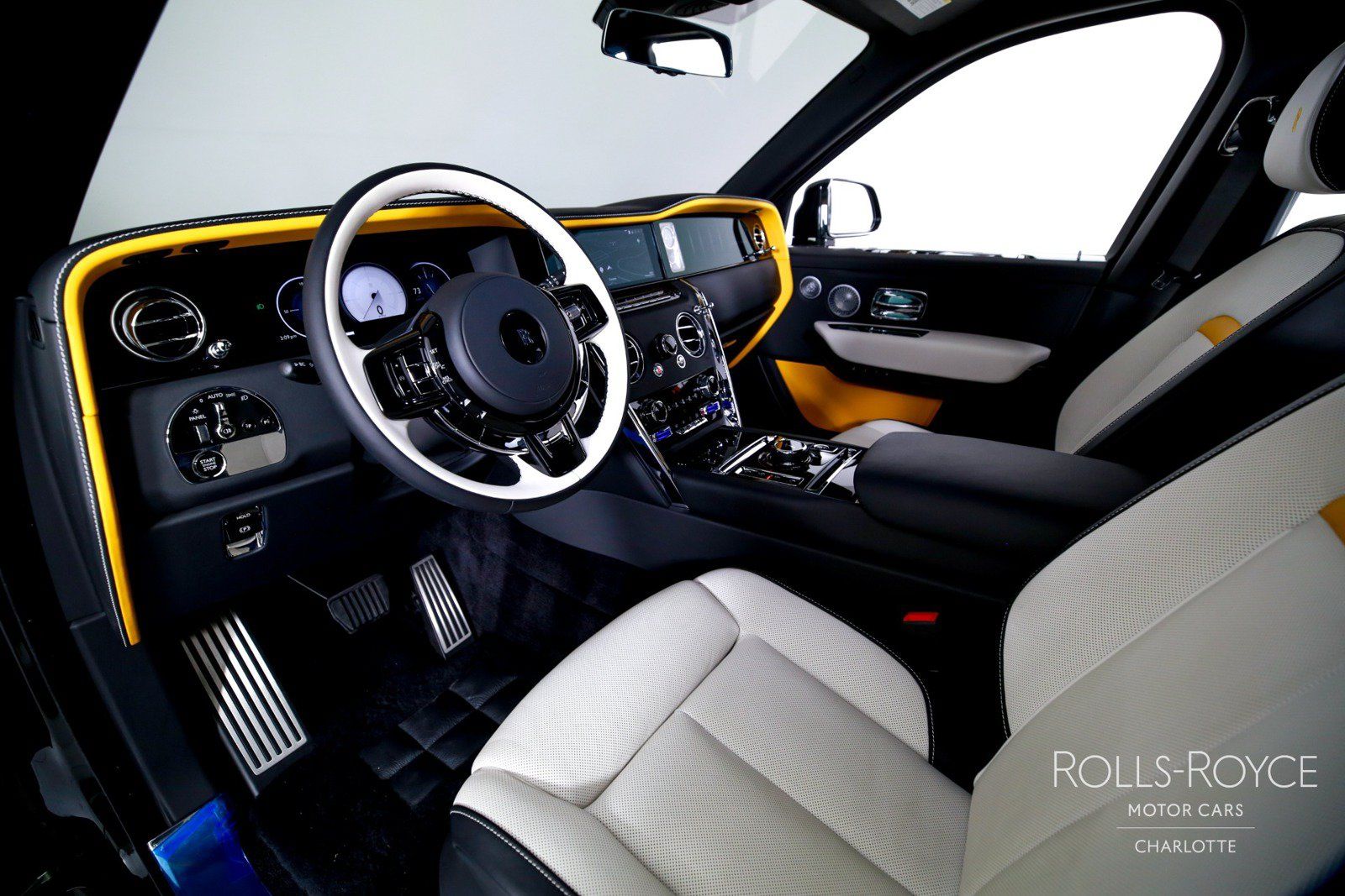 Used 2025 Rolls-Royce Cullinan AWD/4WD image 4