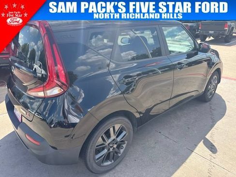 Used 2021 Kia Soul S FWD image 4