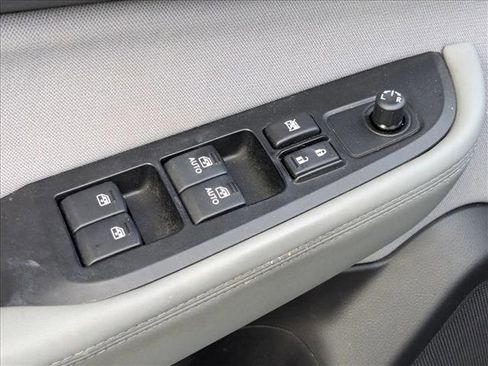 Used 2018 Subaru Outback 2.5i Premium image 8