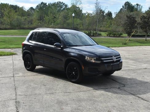 Used 2016 Volkswagen Tiguan S image 2