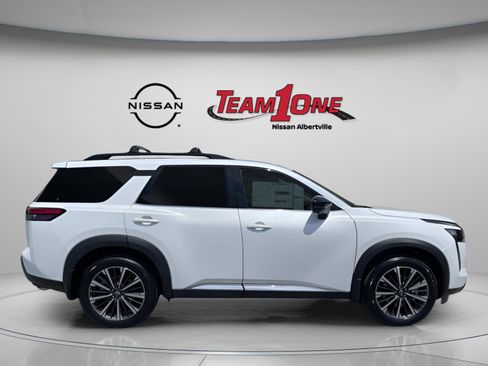 New 2026 Nissan Pathfinder Platinum FWD image 9