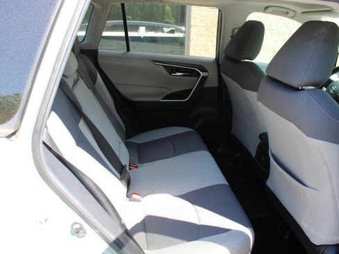 Used 2020 Toyota RAV4 XLE w/ Convenience Package FWD image 13