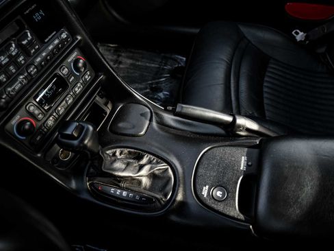 Used 2002 Chevrolet Corvette Convertible w/ Preferred Equipment Group2 image 23