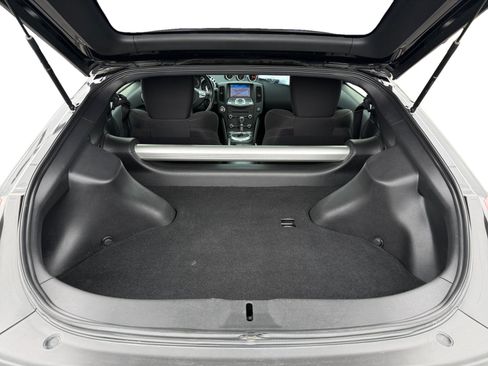 Used 2018 Nissan 370Z Coupe RWD image 17
