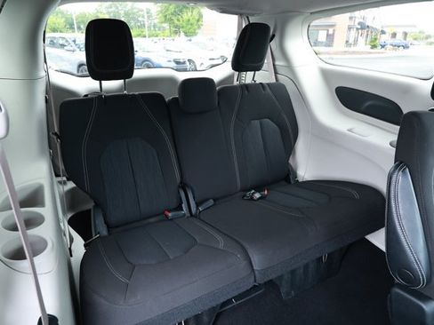 Used 2022 Chrysler Voyager LX FWD image 31