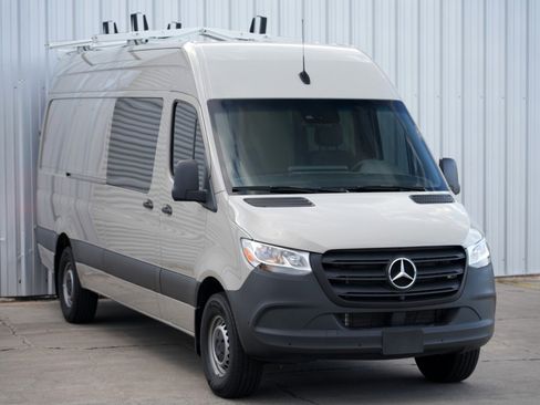 Used 2023 Mercedes-Benz Sprinter 2500 image 47