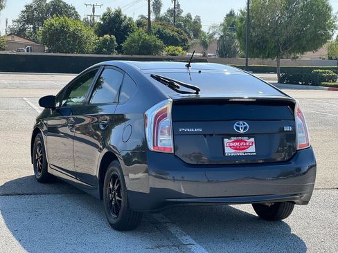 Used 2015 Toyota Prius Two FWD image 6
